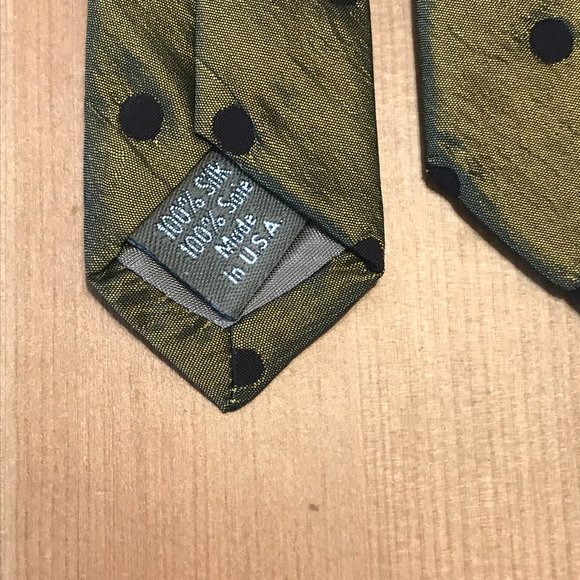 Calvin Klein 100% Silk tie in Olive Green/Bronze Shiny Silk with Black Dots - Picture 4 of 5